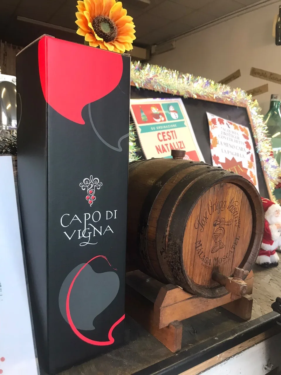 Idea regalo con vino Capo di Vigna e botte in legno