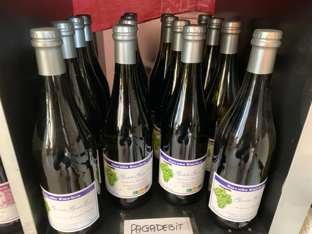 Bottiglie di vino della selezione Savoia Enrico